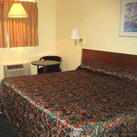 Guest House Motel Chanute Room photo