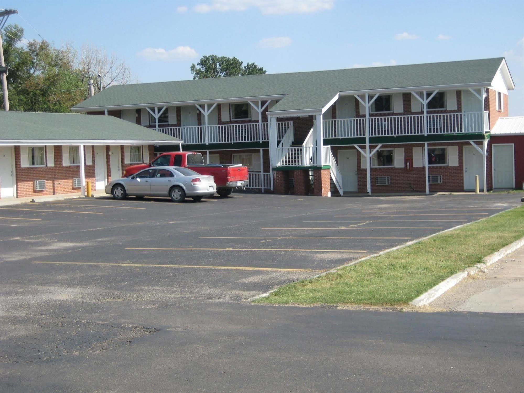 Guest House Motel Chanute Exterior photo